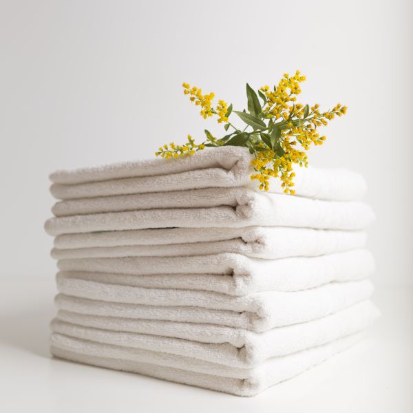 Serviette de bain hotel 50 X 70 - NEUVE (lot de 2) - Très bon état Yuna sur Yuna